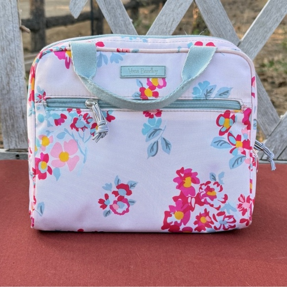 EUC Vera Bradley Lighten Up Insulated Lunch Cooler in Tossed Posies Pink